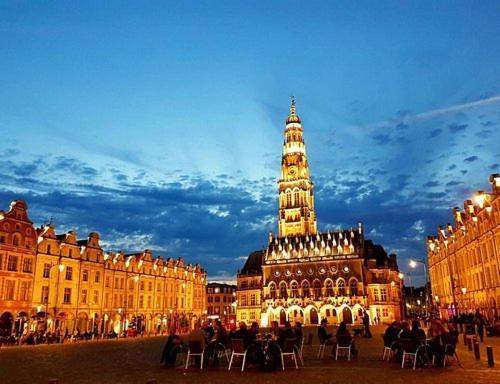 Au Coeur De La Grand Place Arras Εξωτερικό φωτογραφία