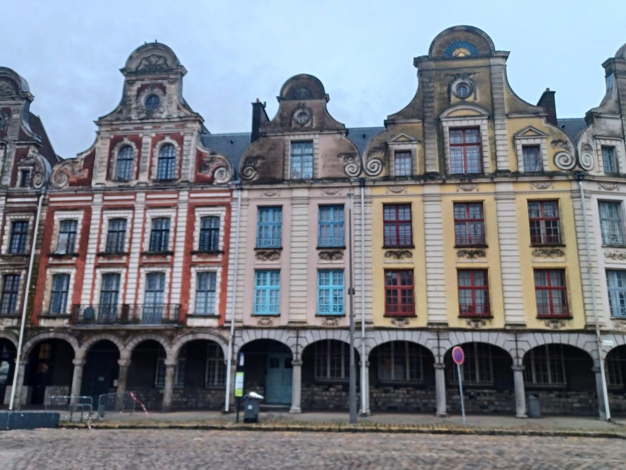 Au Coeur De La Grand Place Arras Εξωτερικό φωτογραφία